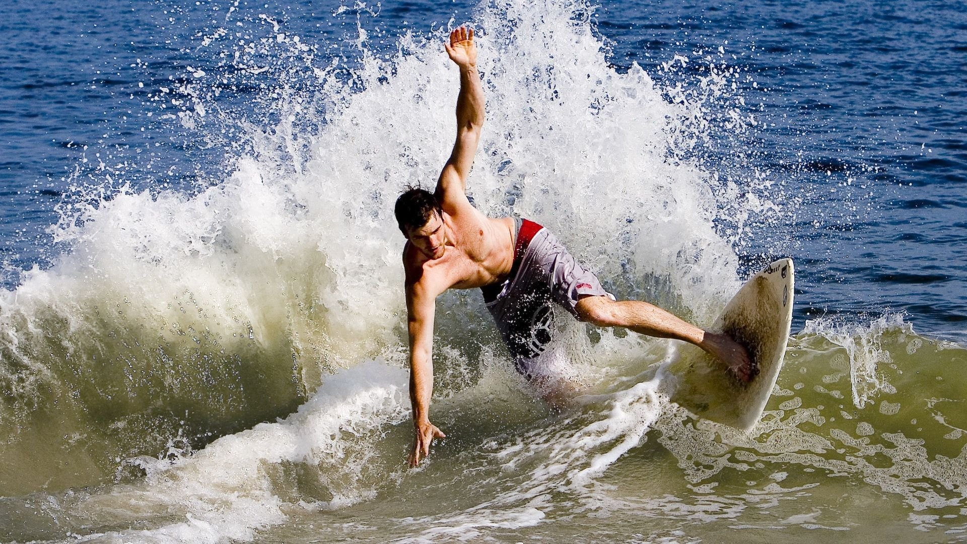 赛季总结洞察发展趋势，简述电子商务发展趋势总结