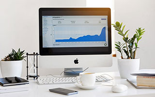 爱游戏网页版-_开场即发难，快船压制对手整场_，快船队内单挑