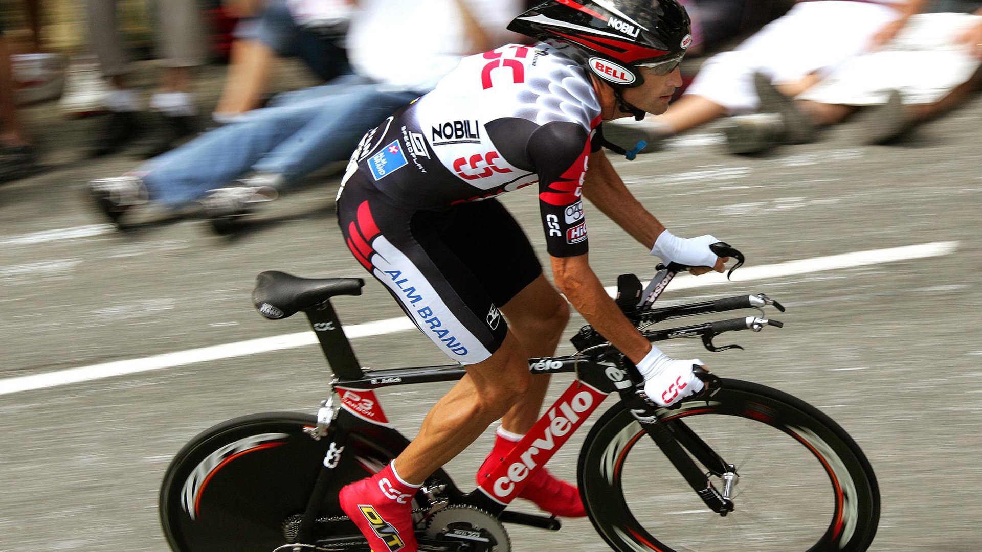 爱游戏官方网站-乔·波尔曼的全能表现使袋鼠队在橄榄球锦标赛中名列前茅，乔伯罗橄榄球